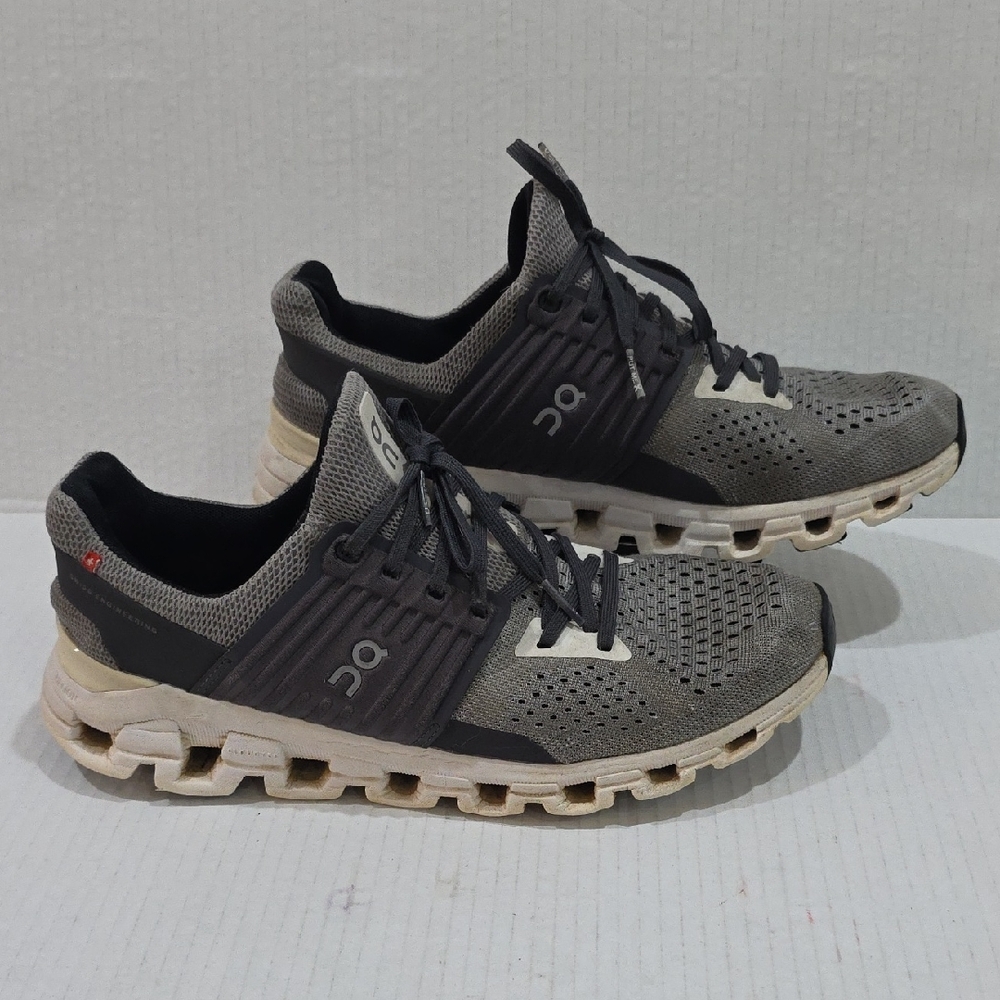 On CloudSwift Running Women's Black and Gray Athletic Shoes Size 9.5